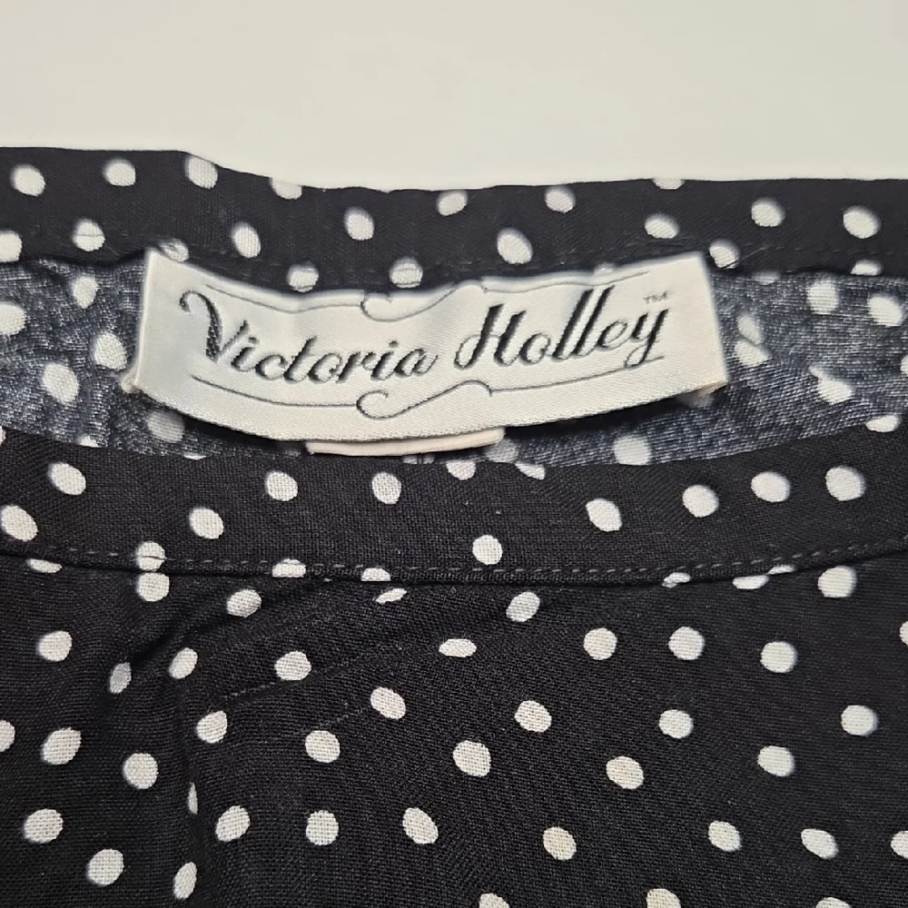 Elegant Black and White‎ Dotted A-Line Skirt
